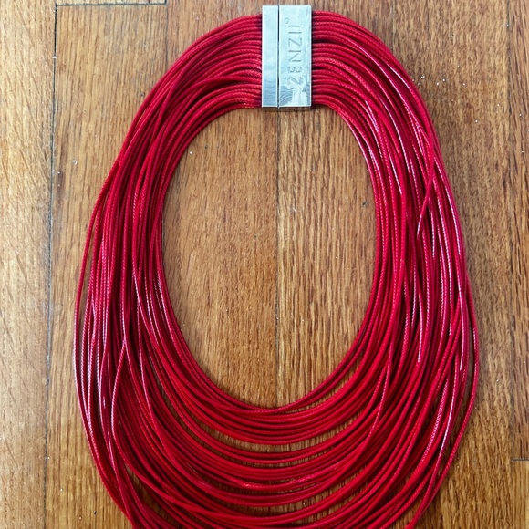 ZENZII multistrand red magnetic clasp necklace - Picture 5 of 6